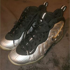 Nike Air foamposite, Kids 7Y (Women's 9.5), Silver